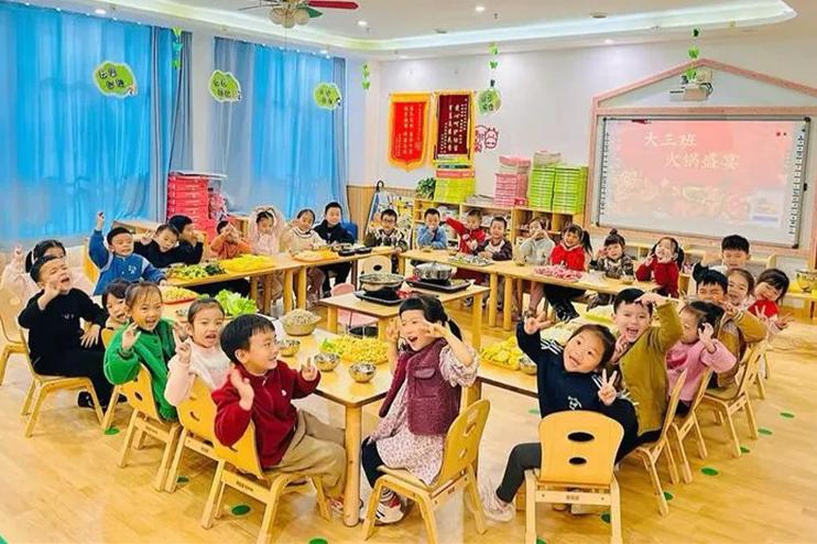 冯特西悦城幼儿园《冬日暖暖火锅盛宴》主题活动