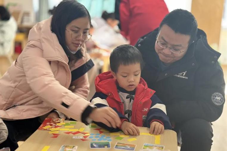 郑州高新区松林小鹿幼儿园思维游戏亲子闯关