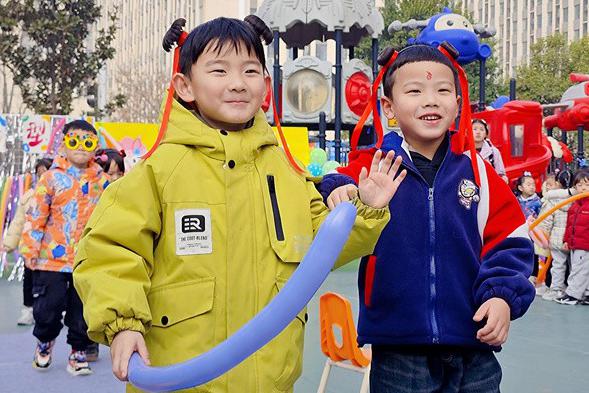 冯特西悦城幼儿园二月二龙抬头《疯狂发型秀》