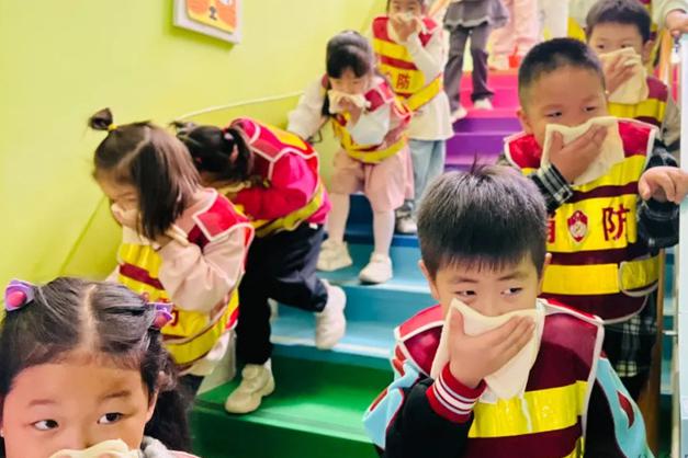 郑州高新区冯特幼儿园消防应急演练