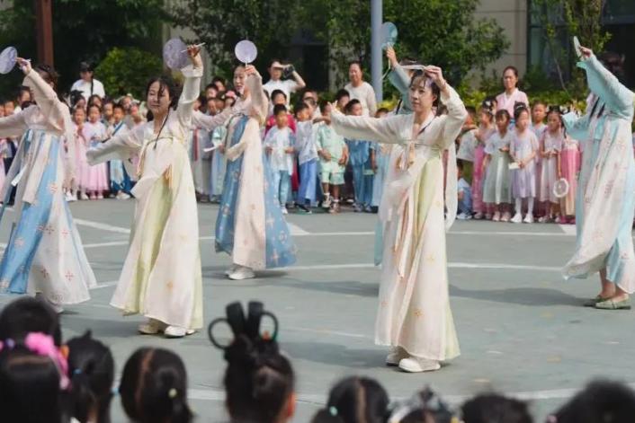  冯特幼儿园游园会：穿越千年的狂欢