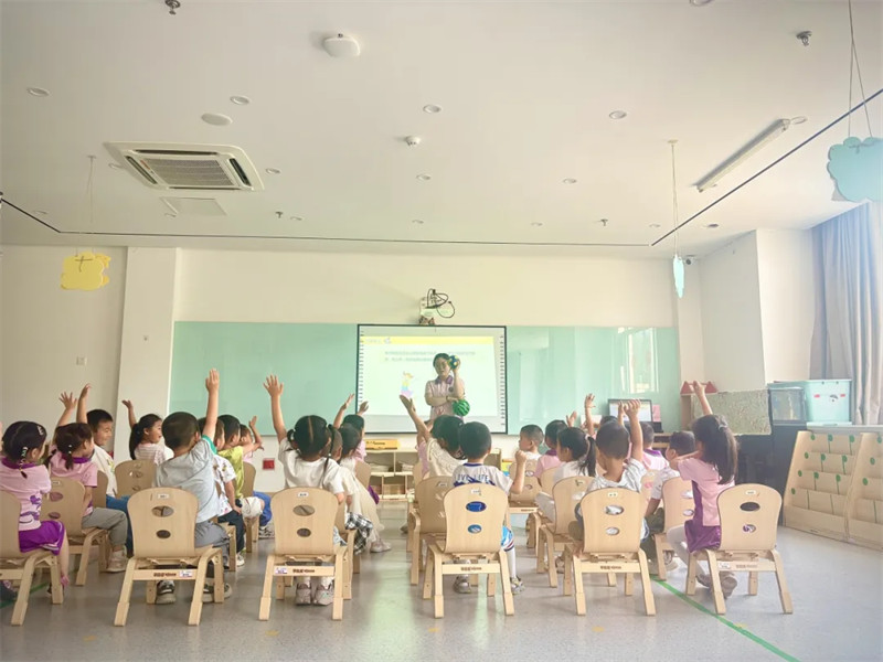 冯特杉青幼儿园教师听评课活动