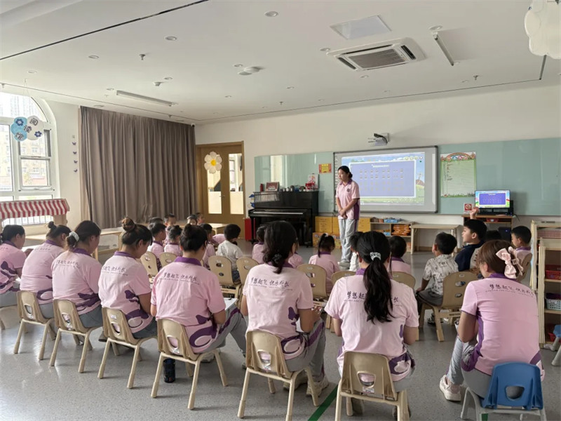 冯特杉青幼儿园教师听评课活动