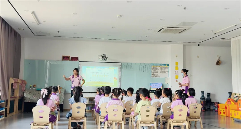 冯特杉青幼儿园教师听评课活动
