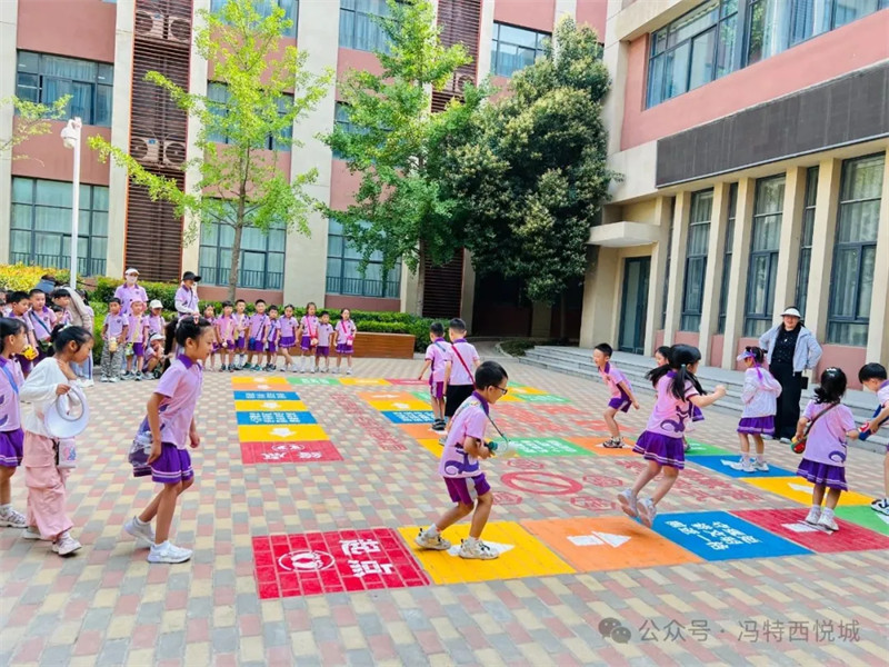 冯特西悦城幼儿园参观小学主题活动