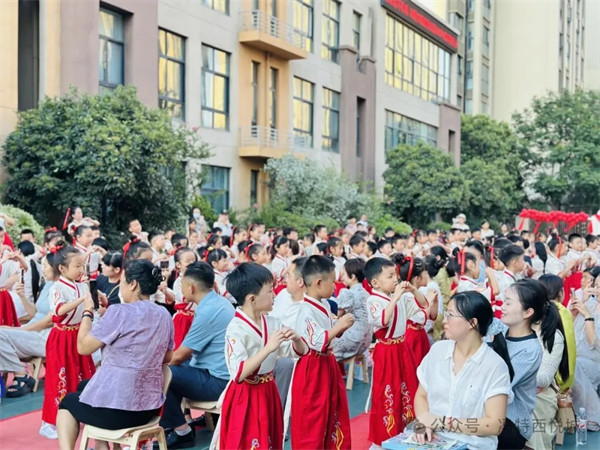 冯特西悦城幼儿园“开笔启智·礼润童心”毕业盛典