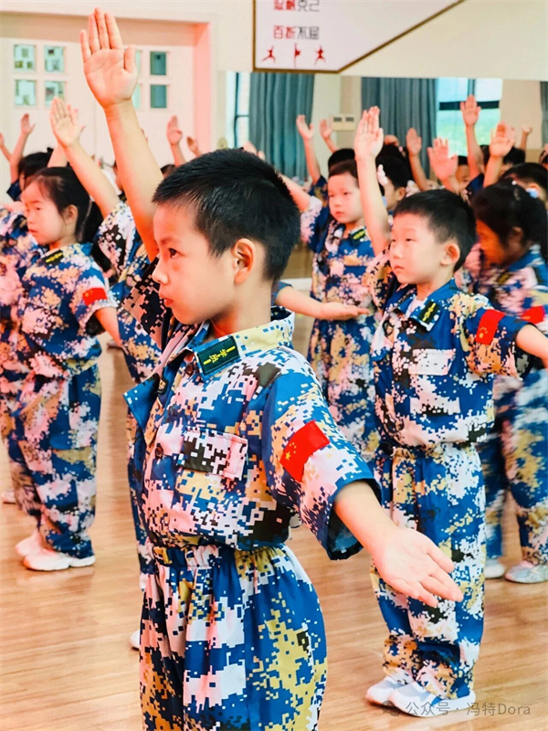 郑州高新区冯特幼儿园-童心迷彩梦，飒爽小小兵
